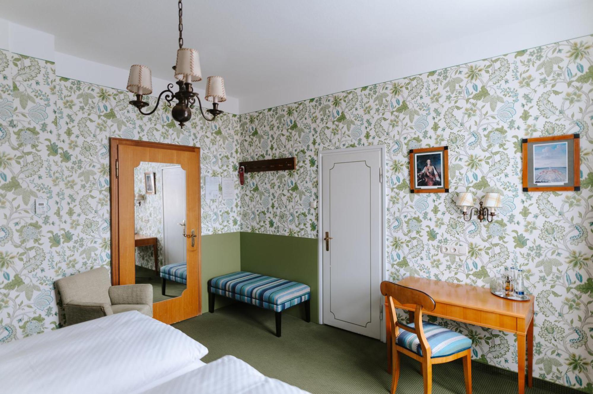 Romantik Hotel Zur Post Fuerstenfeldbruck Exterior photo
