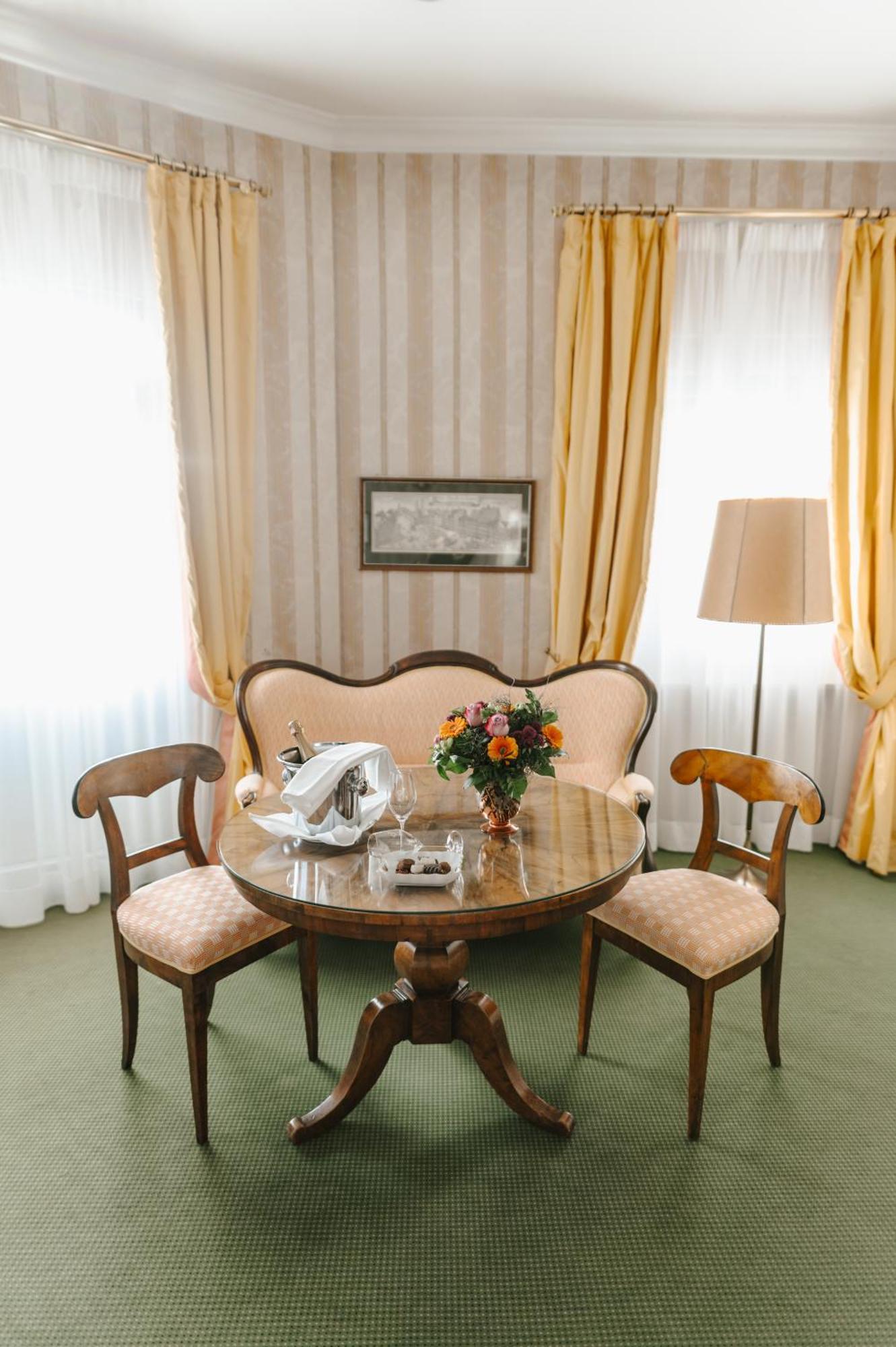Romantik Hotel Zur Post Fuerstenfeldbruck Exterior photo